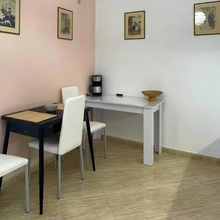 Apartment 1 Bed Sleeps 2 With Tv Wifi & Parking *