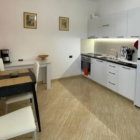 1 Bed Sleeps 2 With Tv Wifi & Parking Apartment Durres