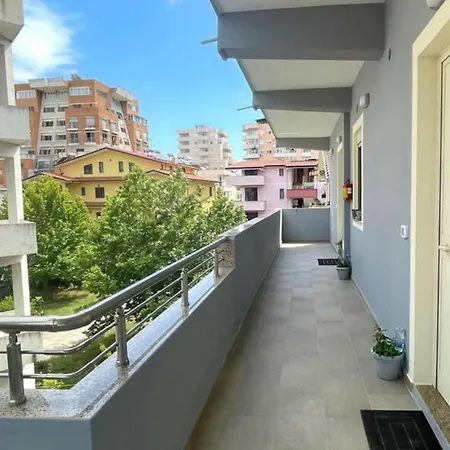 Apartment 1 Bed Sleeps 2 With Tv Wifi & Parking *