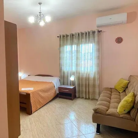 Apartment 1 Bed Sleeps 2 With Tv Wifi & Parking *