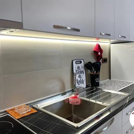 Spacious With 1 Bedrooms And Separate Ki Appartamento *