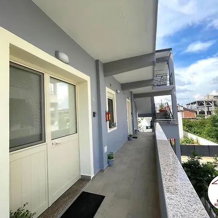 Appartamento Spacious With 1 Bedrooms And Separate Ki Durrës