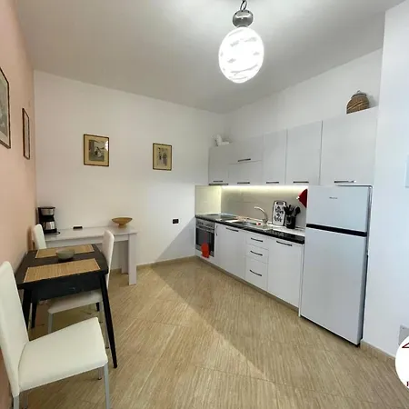 Spacious With 1 Bedrooms And Separate Ki Appartamento *