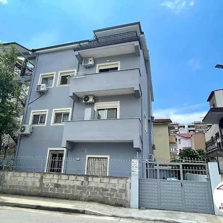 Appartamento Spacious With 1 Bedrooms And Separate Ki Durrës