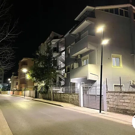 Spacious With 1 Bedrooms And Separate Ki *