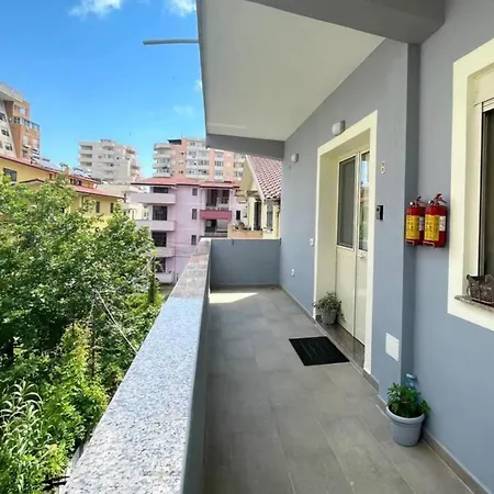 1 Bed Sleeps 2 With Tv Wifi & Parking Lägenhet