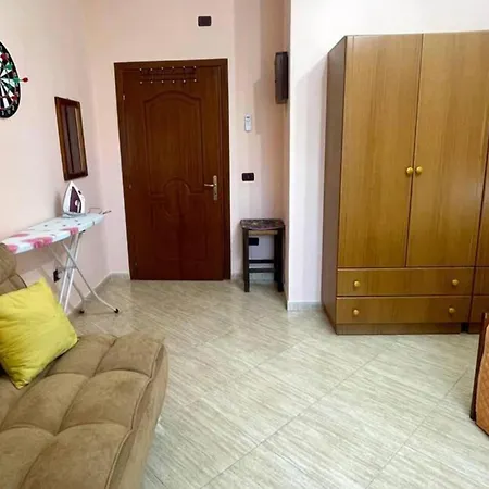 1 Bed Sleeps 2 With Tv Wifi & Parking Lägenhet *