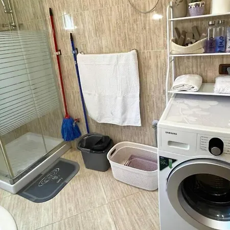 1 Bed Sleeps 2 With Tv Wifi & Parking *