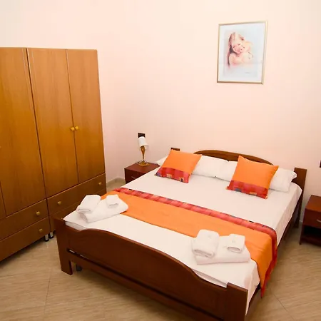 1 Bed Sleeps 2 With Tv Wifi & Parking Apartament *