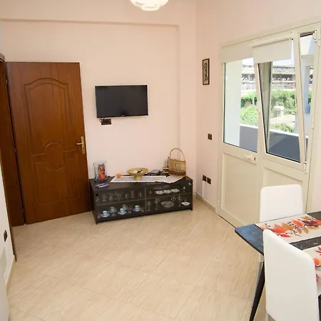 Apartament 1 Bed Sleeps 2 With Tv Wifi & Parking Durrës