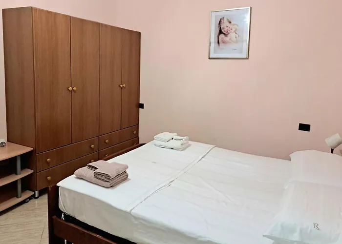 1 Bed Sleeps 2 With Tv Wifi & Parking Durrës